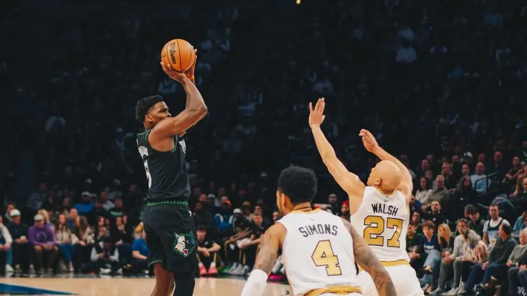 Timberwolves gana 119-115 a Celtics.