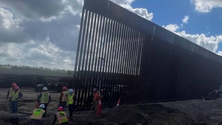 En medio de ‘diálogo’ con México, EU ordena construir muro en frontera de Texas