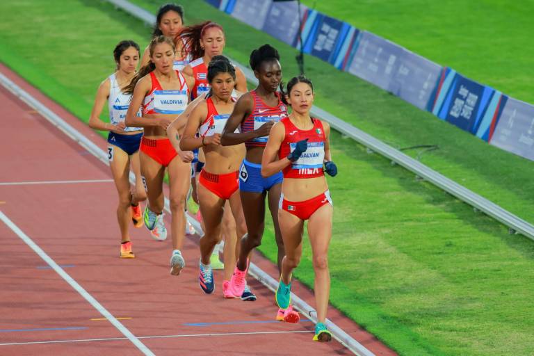 Laura Galván gana medalla de plata en los 10 mil metros femenil