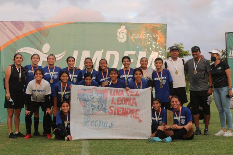 Leonas Piña rugen como campeonas de la Liga de Futbol Femenil Fuerza Imdem