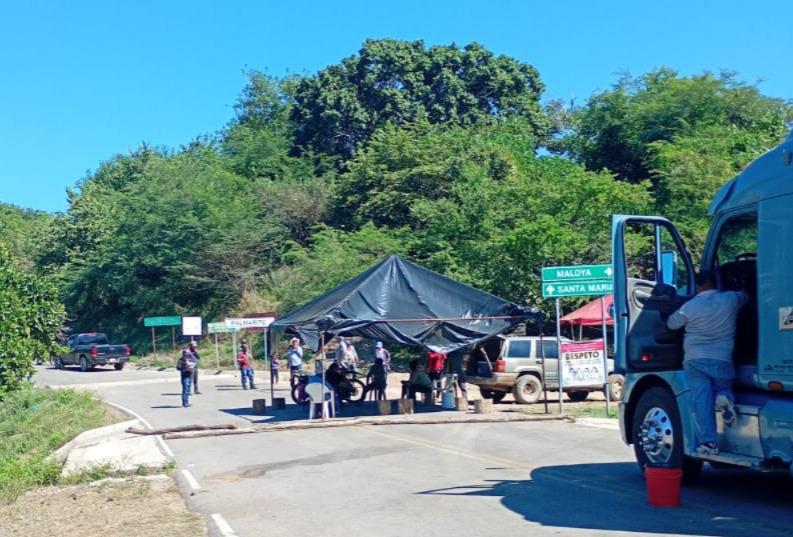 $!Alcaldesa de Rosario se deslinda: bloqueos en la sierra son atendidos por Gobierno del Estado