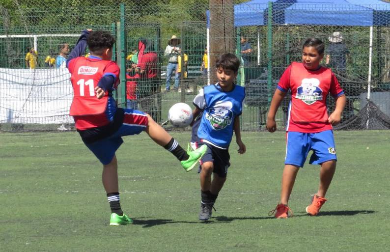Primaria Bicentenario da la sorpresa en el Torneo Futbolito Bimbo