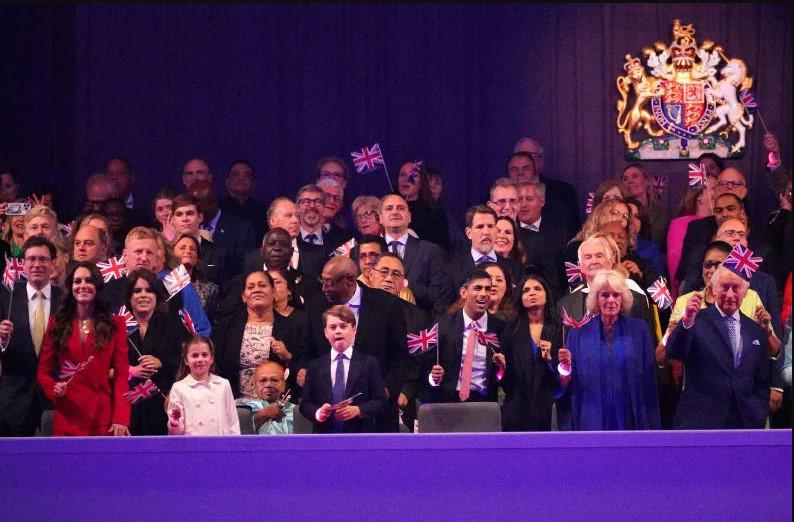 $!Con música honran celebridades al Rey de Inglaterra Carlos III