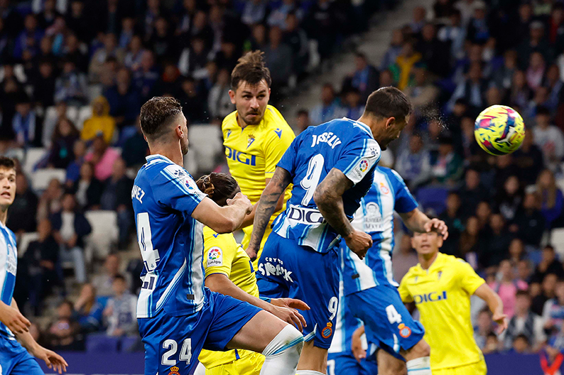 $!César Montes destaca en empate del Espanyol