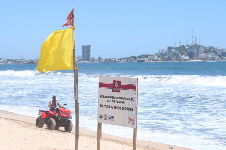 Alertan a bañistas, mar de fondo genera oleaje elevado en las playas de Mazatlán