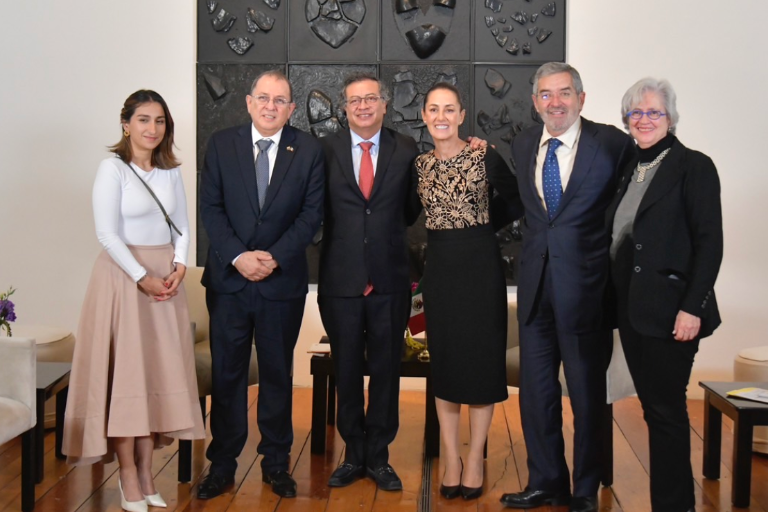 Sheinbaum fue militante de la guerrilla del M-19, revela Gustavo Petro, Presidente de Colombia