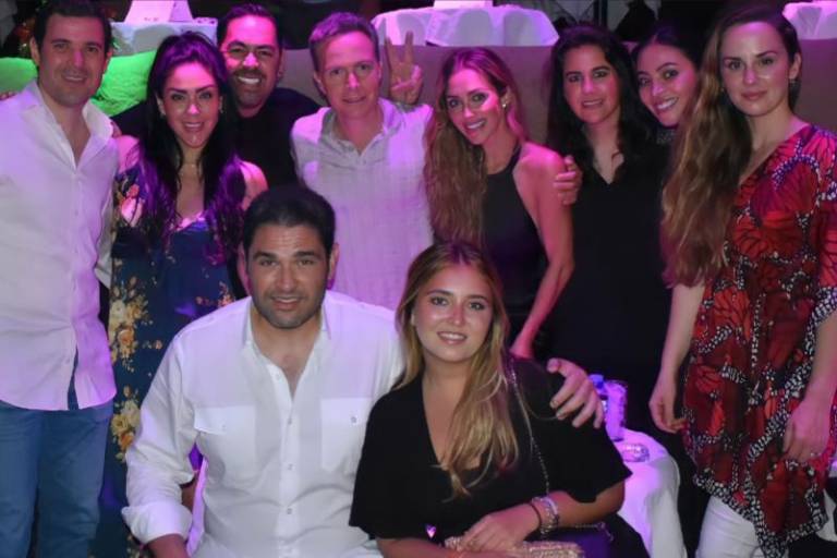 Sorprende Anahí a sus fans cantando ‘Sálvame’ de RBD en el Baby’O en Acapulco