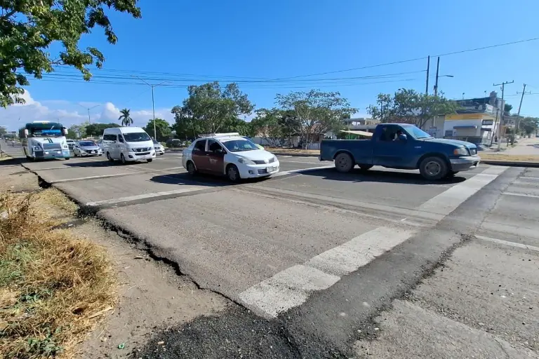 Reductores en la México 15 generan duda sobre su efectividad en El Castillo