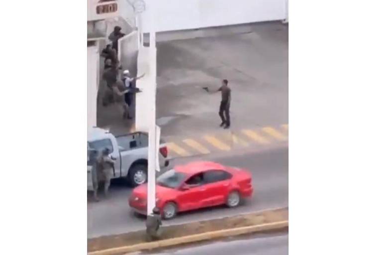 Elementos de la Marina disparan a civil que los amenazó con arma en Puerto Vallarta, Jalisco