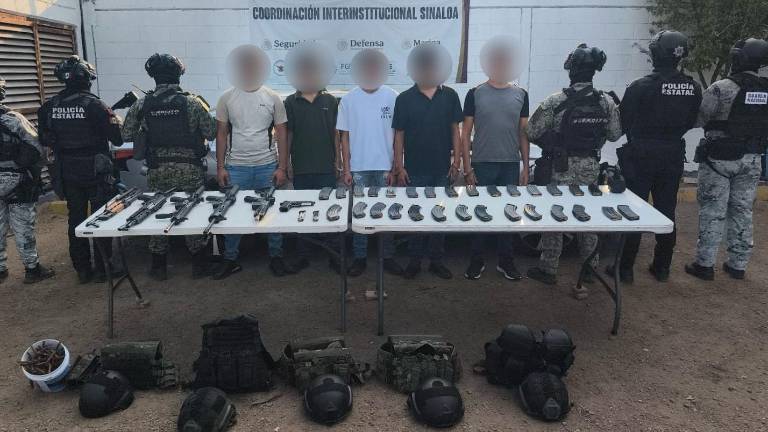 El arsenal y el equipo táctico decomisados en la colonia Guadalupe Victoria quedaron a disposición federal.