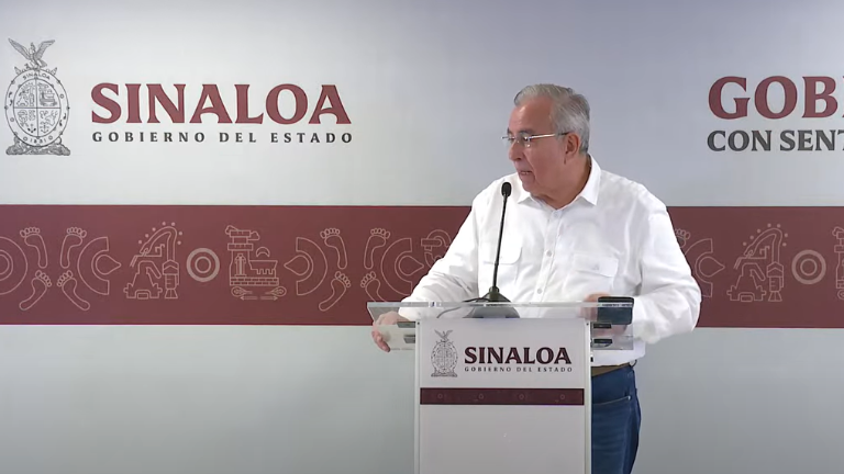 Rubén Rocha Moya criticó que durante las audiencias se movilice a Radio UAS para realizar emisiones especiales desde el Centro de Justicia.
