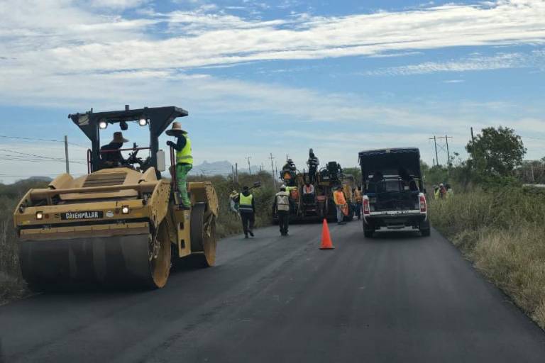 Realizan trabajos de reencarpetado de la carretera México 15, a la altura de Rosario