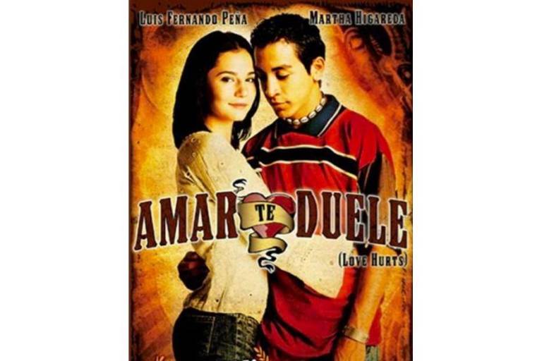 Luis Fernando Peña, lanza prendas con frases de la película Amar te Duele