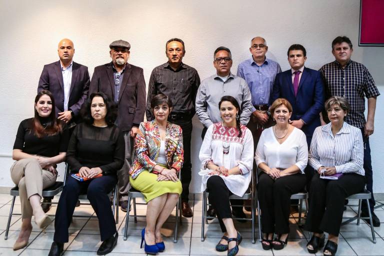 Da a conocer Juan Avilés Ochoa a su equipo de trabajo