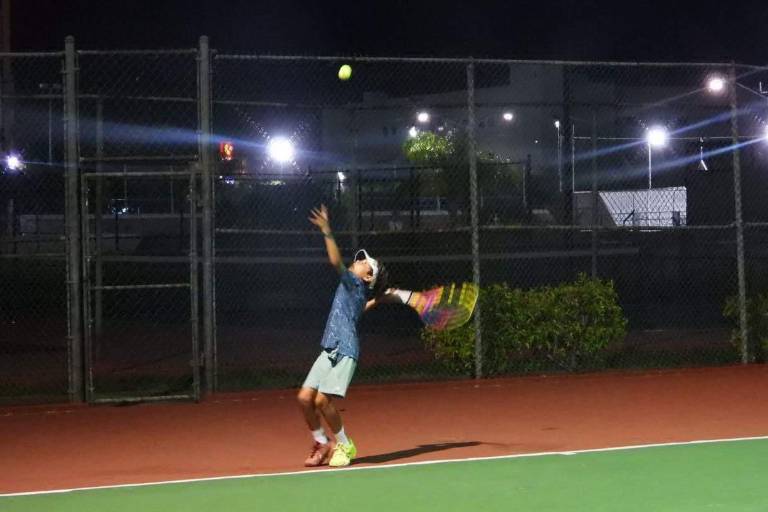 Ferran García impone condiciones ante Luis Topete en el Torneo de Tenis Escalera