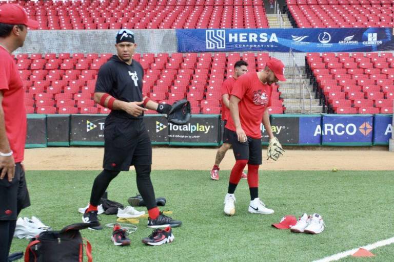 Víctor Morales y Érick Casillas fortalecen el bullpen de Venados de Mazatlán para la temporada 2024-2025