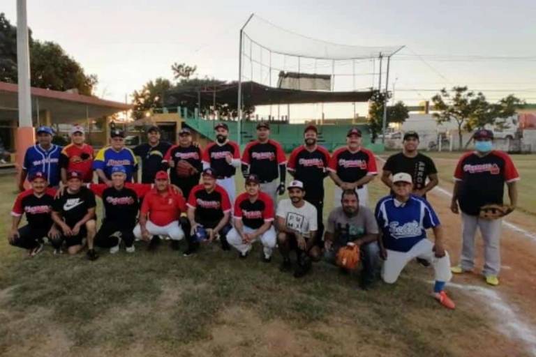 Celebran con un desayuno el Día del Ingeniero en Mazatlán