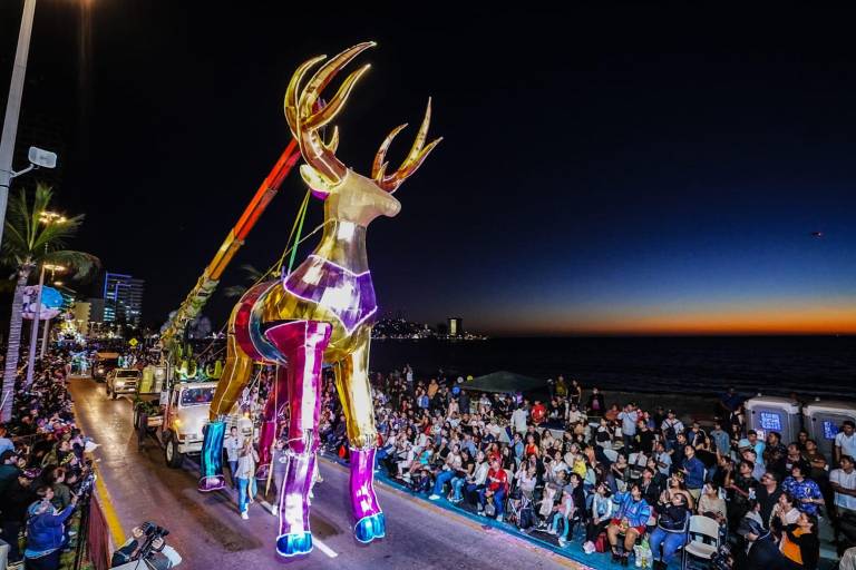 El Carnaval de Mazatlán 2026 se celebrará del 12 al 17 de febrero con coronaciones, desfiles y espectáculos musicales en distintos puntos del puerto.