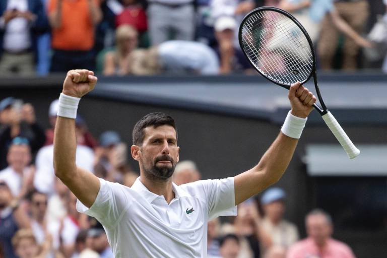 Djokovic emerge ante De Miñaur y avanza en Wimbledon