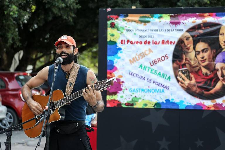 Música, canto y danza folclórica, disfrutan asistentes al Paseo de las Artes