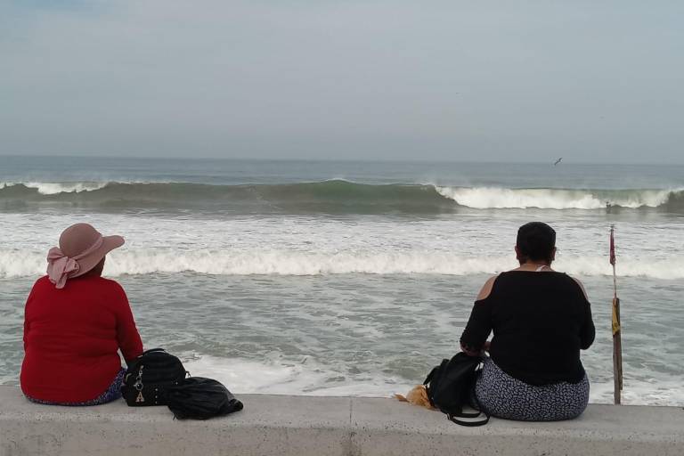 Hay alerta en playas de Mazatlán por oleaje elevado y quemadores