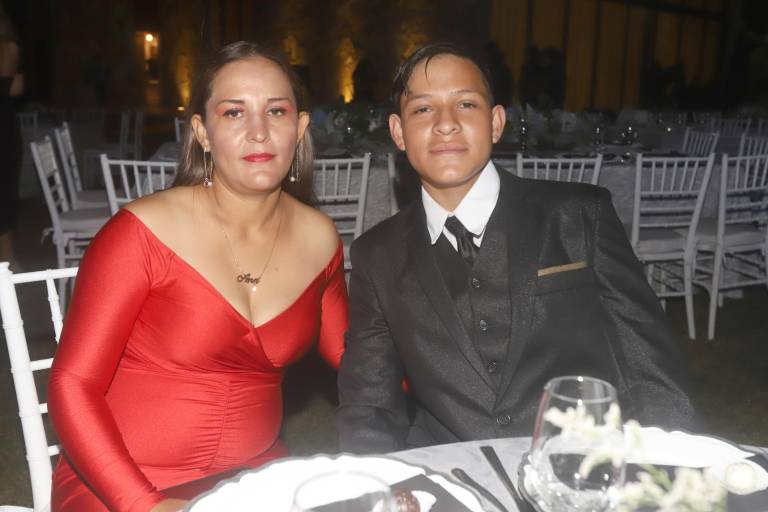 Disfrutan deportistas de alegre velada