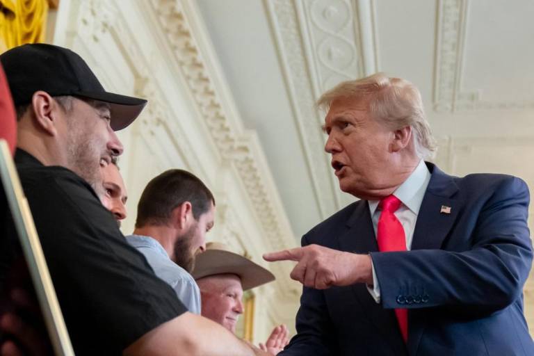 Congreso de Estados Unidos aprueba plan fiscal para Trump; contempla impuesto de 1% a remesas