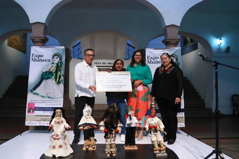 Gana María Victoria Mora Laurean el Concurso de Muñeca Artesanal