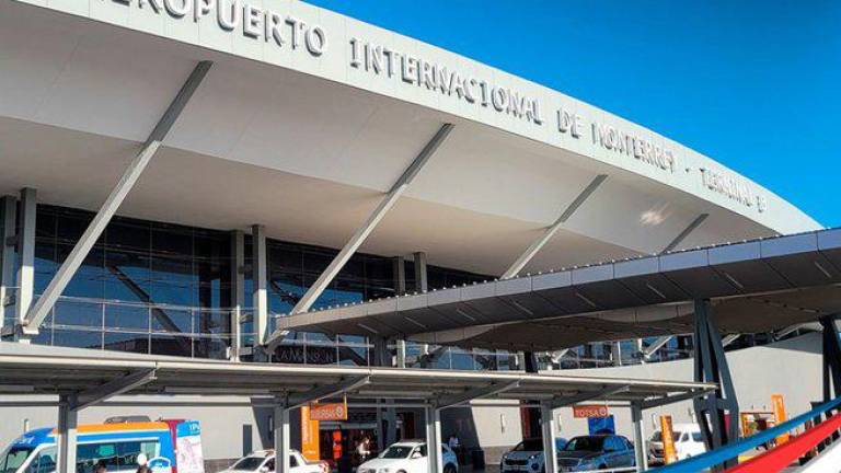 Las operaciones del Aeropuerto Internacional de Monterrey fueron trastocadas este sábado tanto por cuestiones climáticas como por un incendio en un restaurante al interior de la Terminal C.
