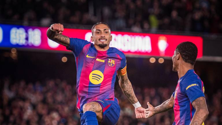 Raphinha anota dos goles.