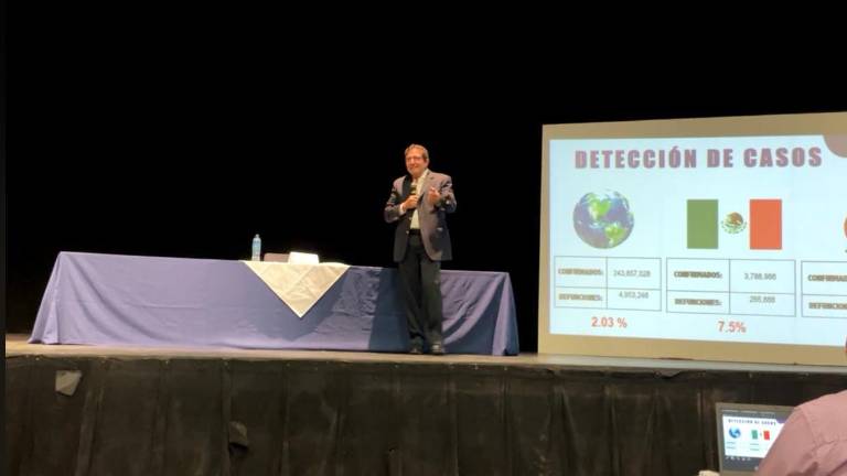 Héctor Melesio Cuén impartió conferencia en Los Mochis.