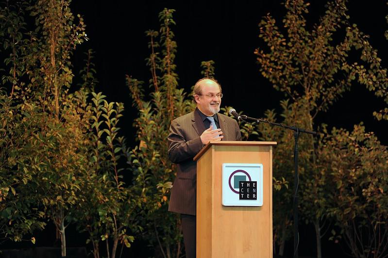 $!Salman Rushdie / Foto: Flickr.com: Sun Valley Museum of Art