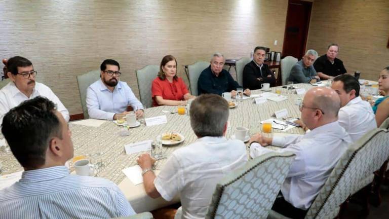Reunión del Gobernador Rubén Rocha Moya con integrantes de la Coordinación General del Consejo Estatal de Seguridad Pública.