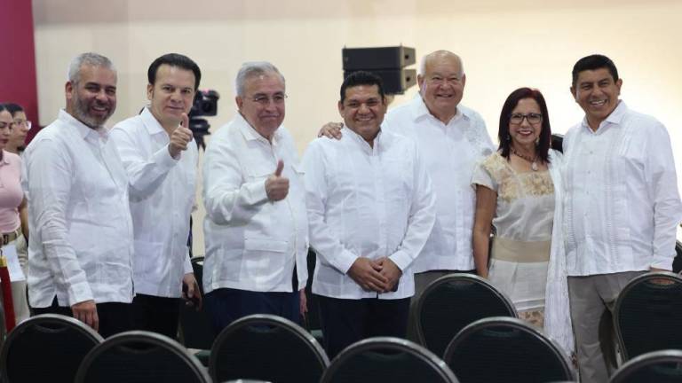 El Gobernador Rubén Rocha Moya y otros mandatarios atendieron el evento del Quinto Informe de Gobierno del Presidente Andrés Manuel López Obrador.