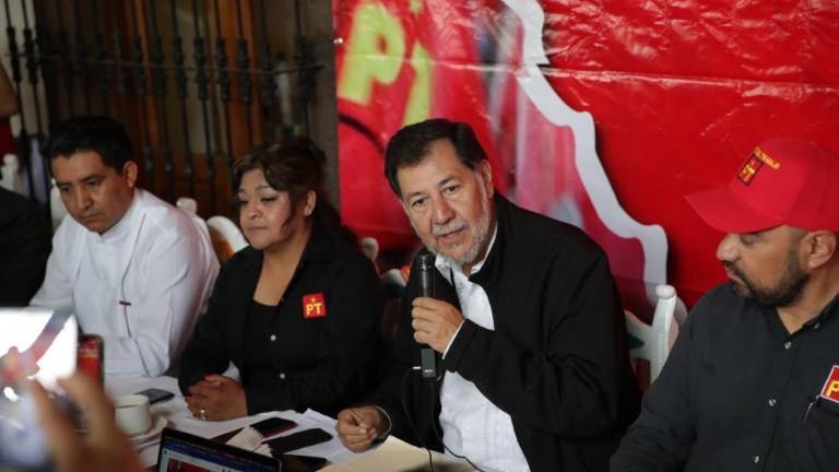 Fernández Noroña consideró que este era un tipo de anuncio respecto a la próxima salida de Marcelo Ebrard.