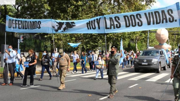 Partido de Milei presenta en el Congreso un proyecto para derogar el aborto legal en Argentina