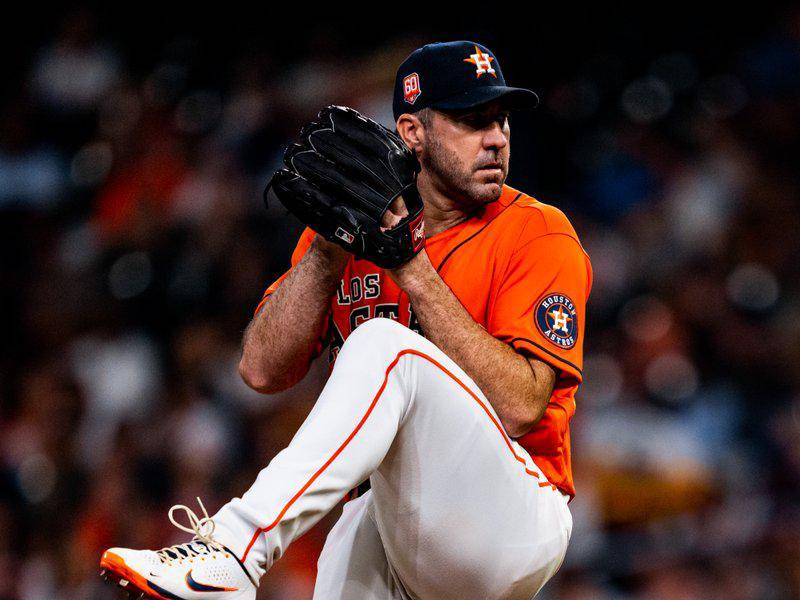 Mexicano Adrián Martínez recibe 4 jonrones, 3 de Yordan Álvarez, para sufrir su quinta derrota