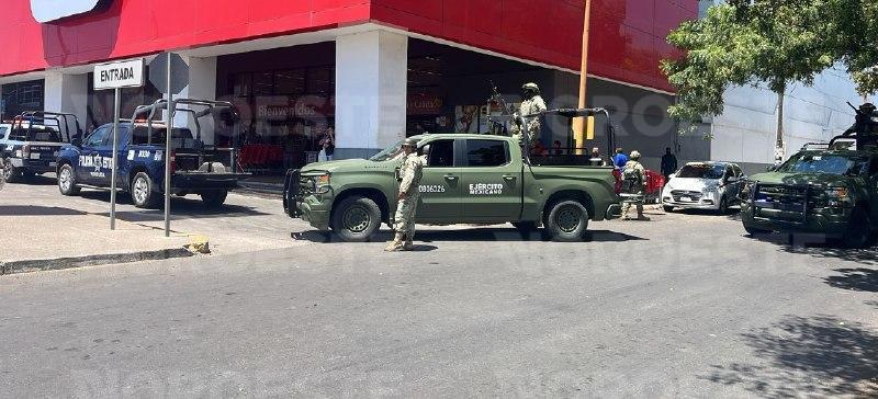 $!Atacan a balazos a joven en supermercado del sector Humaya, en Culiacán