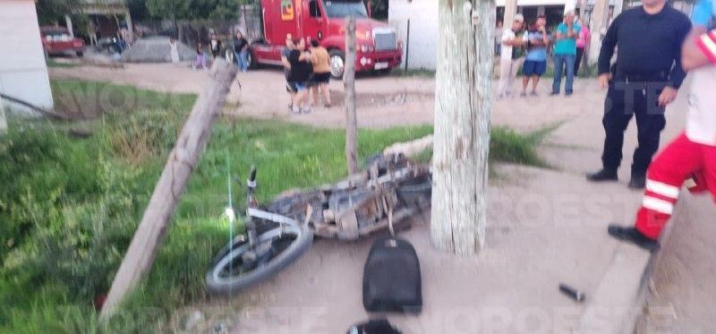 $!Motociclista muere tras ser impactado por vagoneta en Cachohana, Ahome