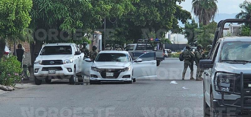 $!Enfrentamiento entre Marina y civiles armados deja un muerto y un herido en Villas del Manantial, Culiacán