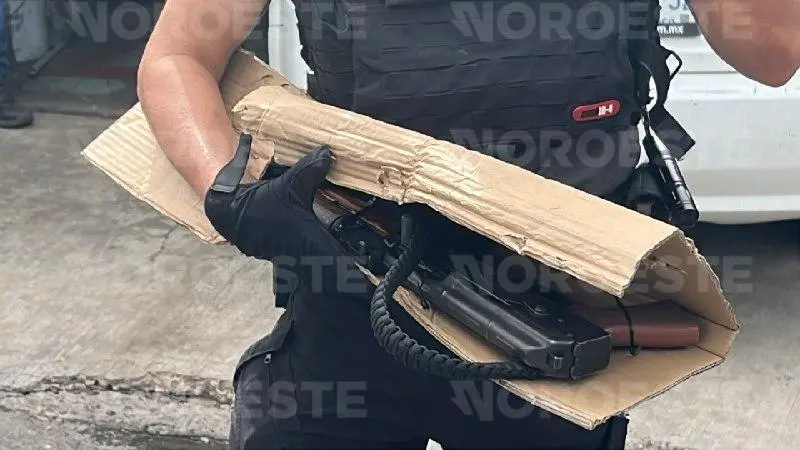 $!Persecución y balacera en Culiacán tras robo de una Land Rover Defender; detienen a un hombre