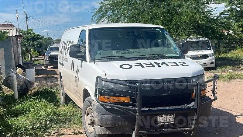 $!Dejan a hombre asesinado con una cartulina en Las Invasiones de Aguaruto, en Culiacán