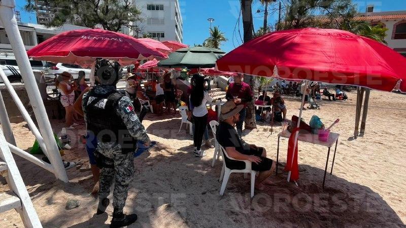 $!Realizan Semarnat y Profepa operativo de inspección de permisos en Playa Pinitos para liberar espacios públicos