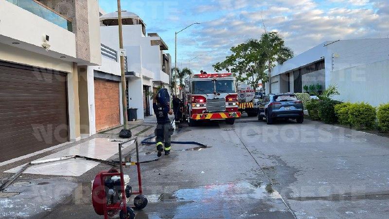 $!Civiles armados incendian dos casas durante la madrugada en la colonia Portalegre, Culiacán
