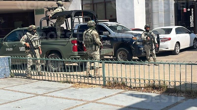$!Privan de la libertad a un hombre en una plaza comercial del Tres Ríos, Culiacán