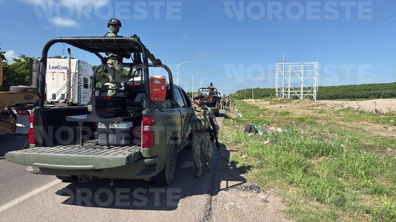$!Abandonan cuerpo de un hombre envuelto en plástico junto a La Costerita, en Culiacán