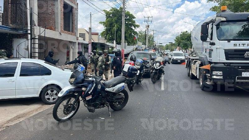 $!Huye para salvar su vida: hombre se refugia en una casa tras ataque armado en la colonia Francisco Villa, en Culiacán