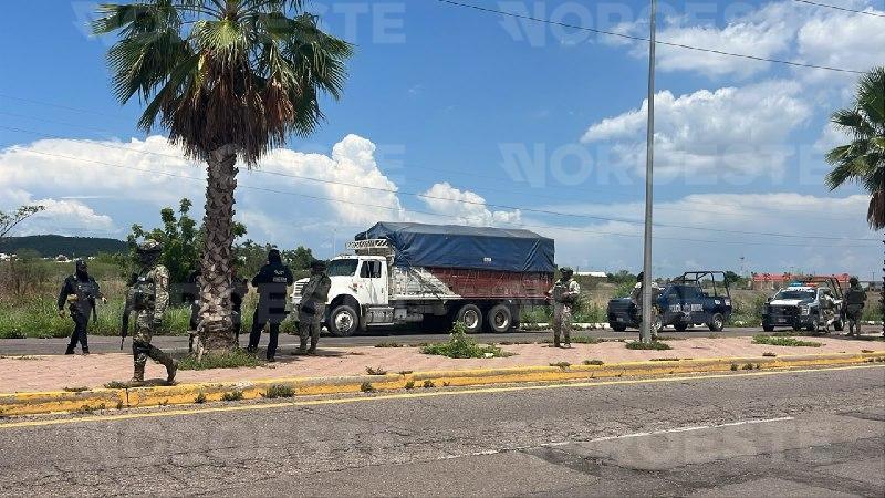 $!Ejército asegura camión tortón con reporte de robo en la salida norte de Culiacán; investigan posible carga ilícita