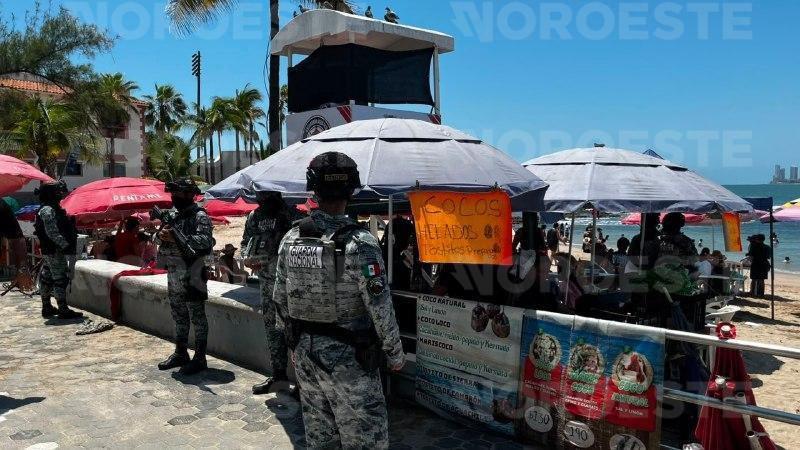 $!Realizan Semarnat y Profepa operativo de inspección de permisos en Playa Pinitos para liberar espacios públicos