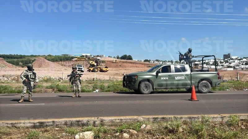 $!Abandonan cuerpo de un hombre envuelto en plástico junto a La Costerita, en Culiacán